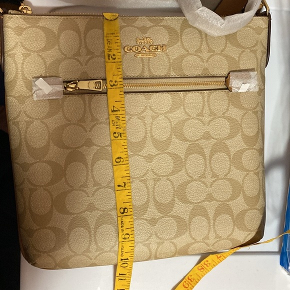Beautiful NWT Coach Crossbody - Picture 11 of 13